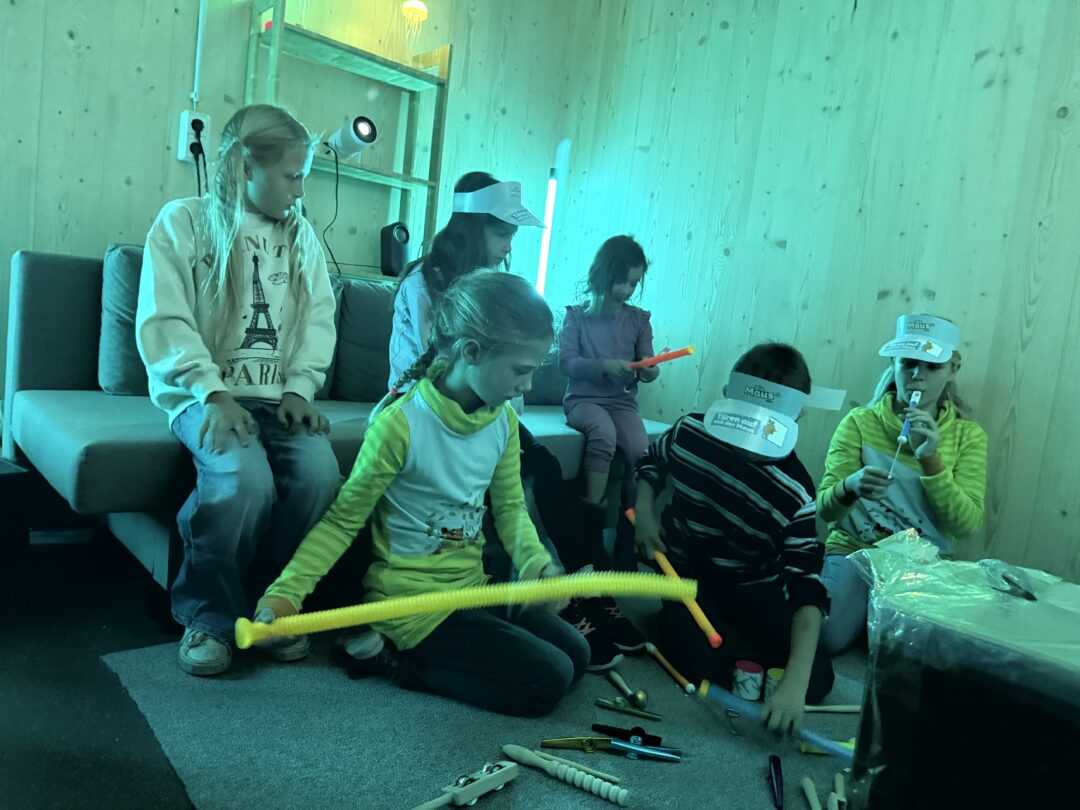 Kinder mit Instrumenten
